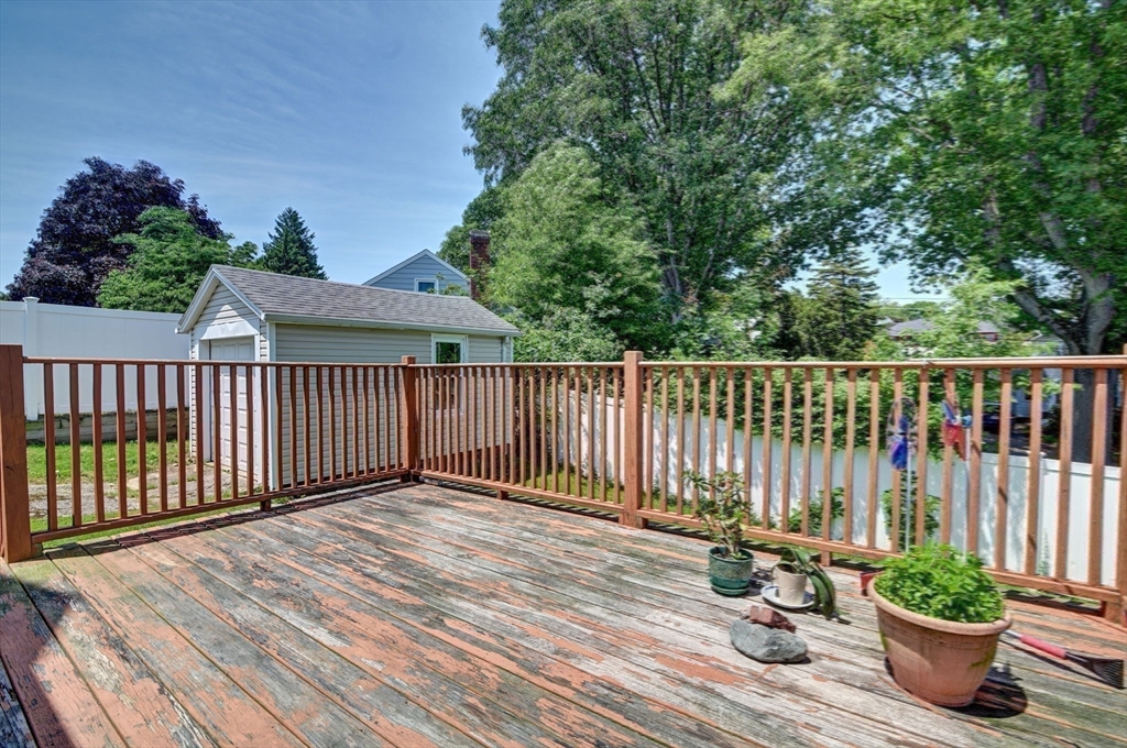 247 Holbrook Rd