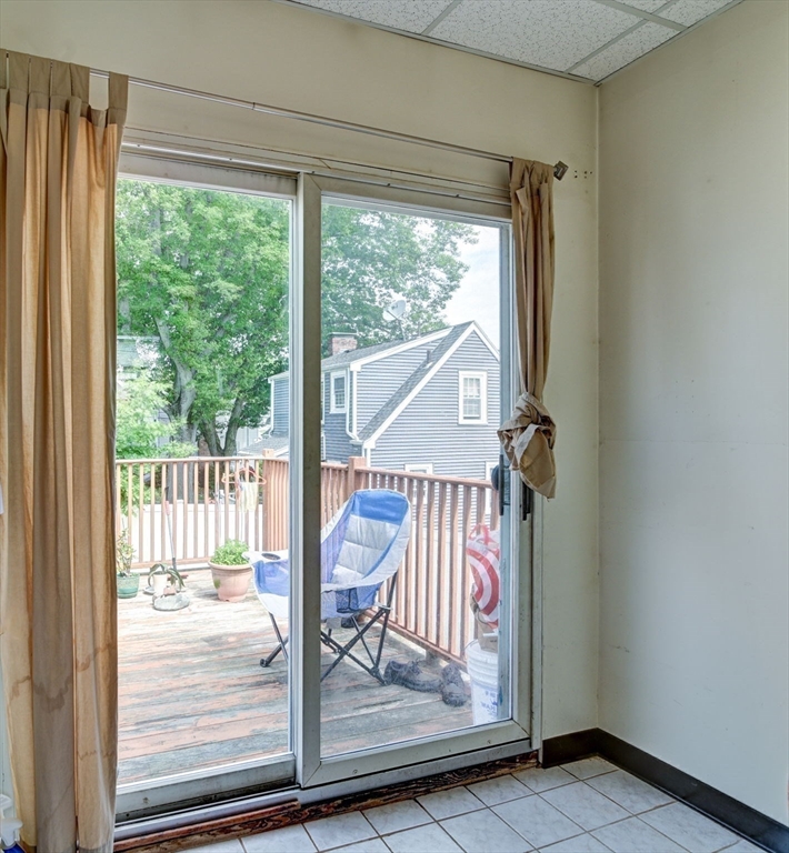 247 Holbrook Rd