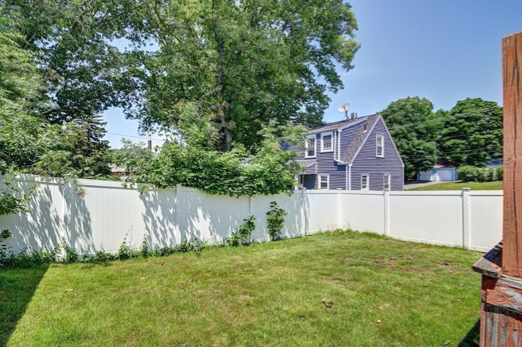 247 Holbrook Rd