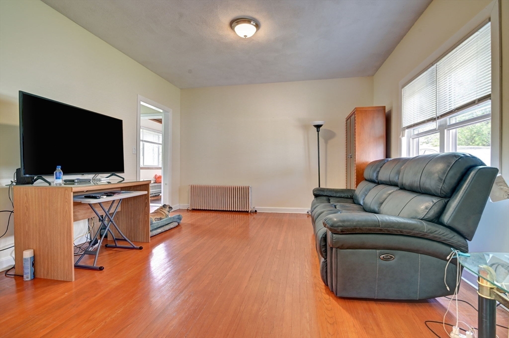 247 Holbrook Rd