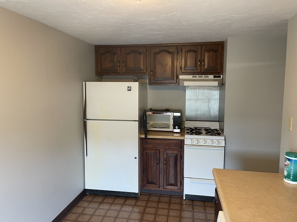 195 Billings Rd # 3