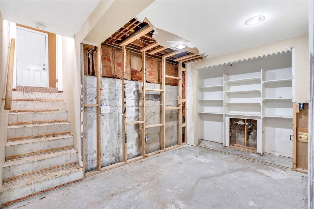 48 Simpson Dr