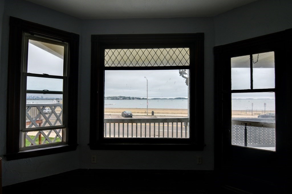 192 Davis Street Unit: 1st floor