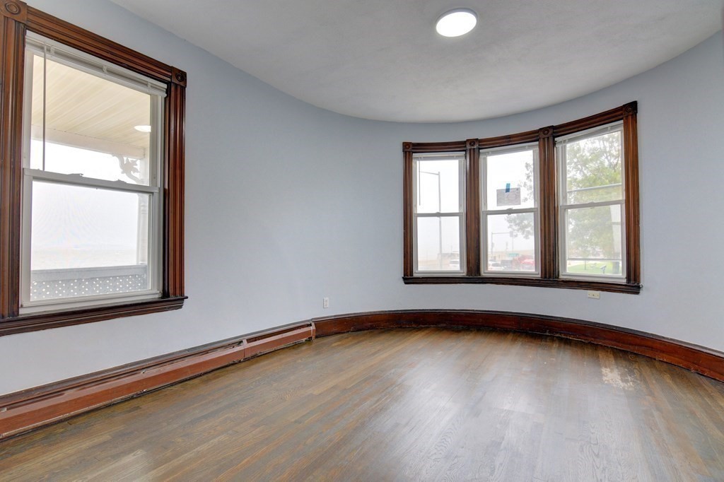 192 Davis Street Unit: 1st floor