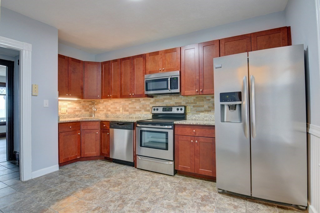192 Davis Street Unit: 1st floor