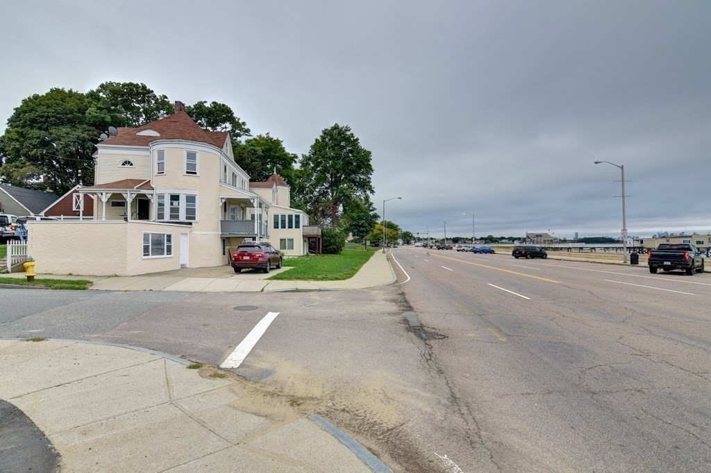 192 Davis Street Unit: 1st floor