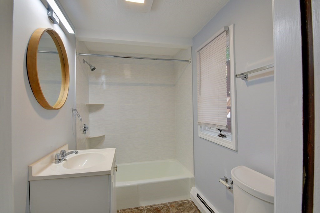 192 Davis Street Unit: 1st floor