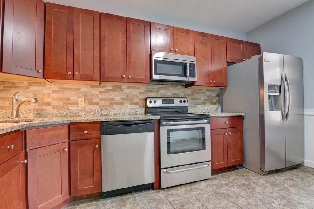 192 Davis Street Unit: 1st floor