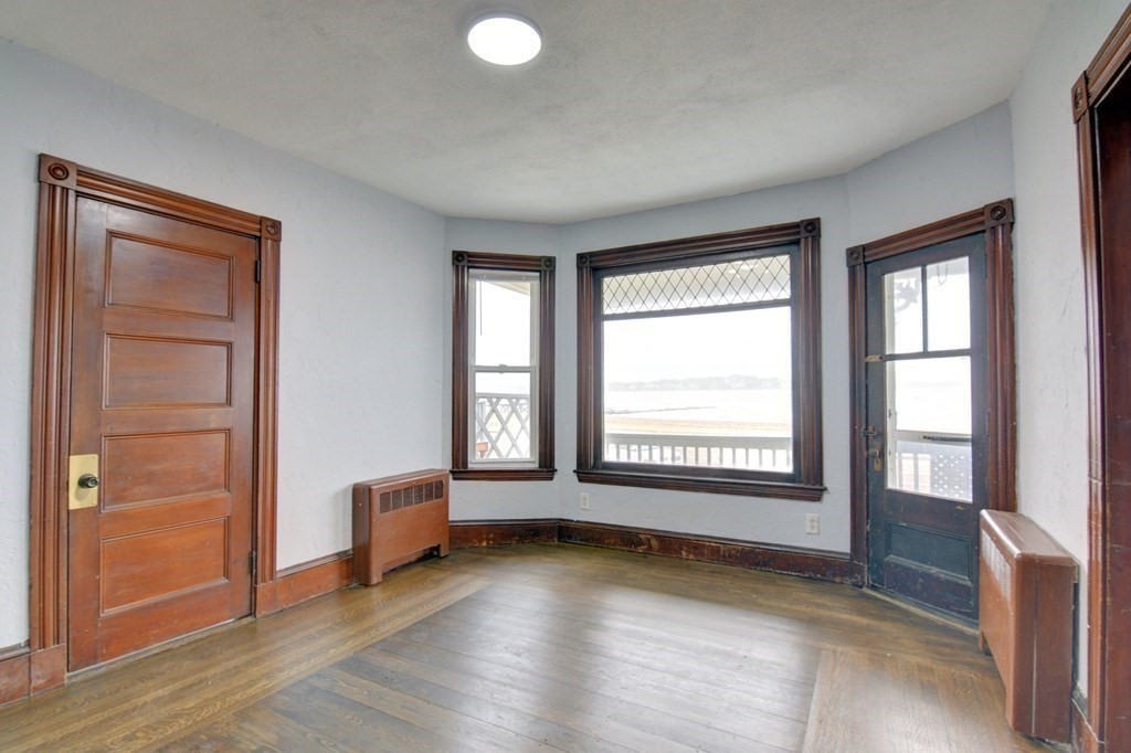 192 Davis Street Unit: 1st floor