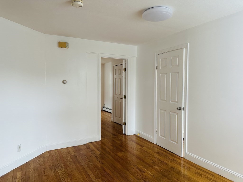 11 Botolph St Unit: 1FL
