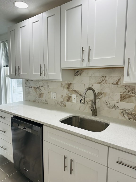 11 Botolph St Unit: 1FL