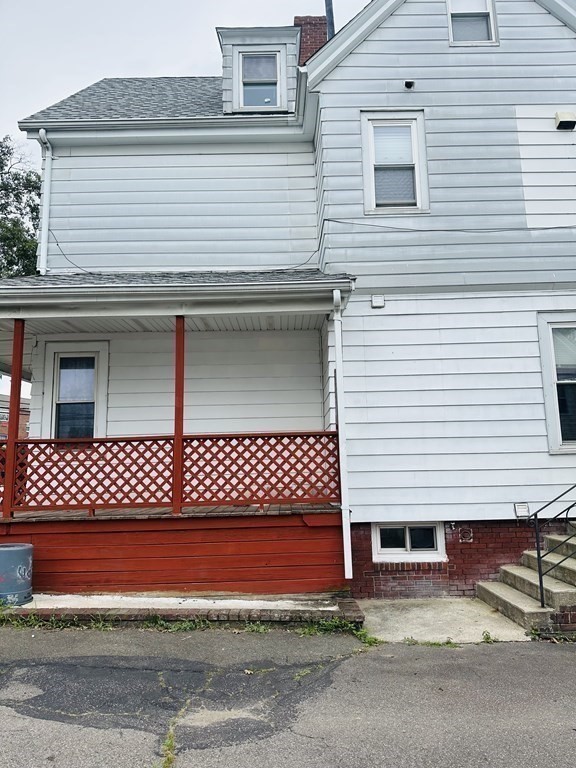11 Botolph St Unit: 1FL