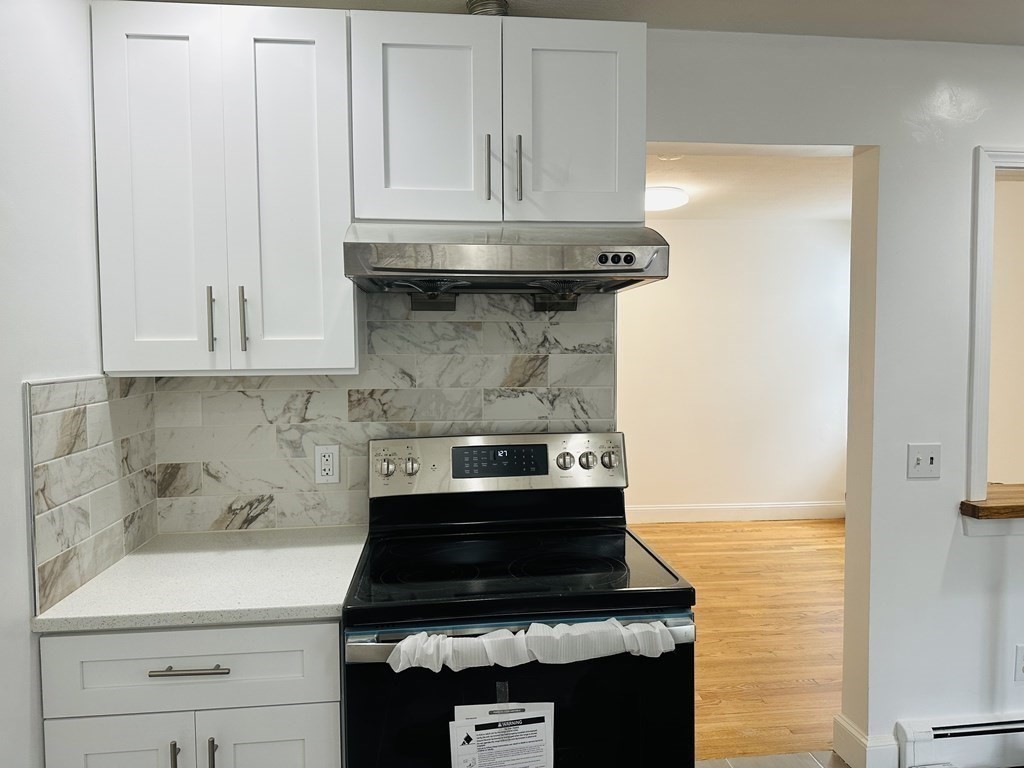 11 Botolph St Unit: 1FL