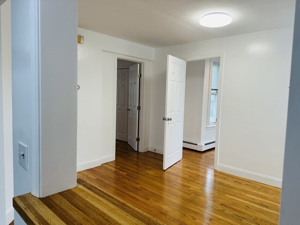 11 Botolph St Unit: 1FL
