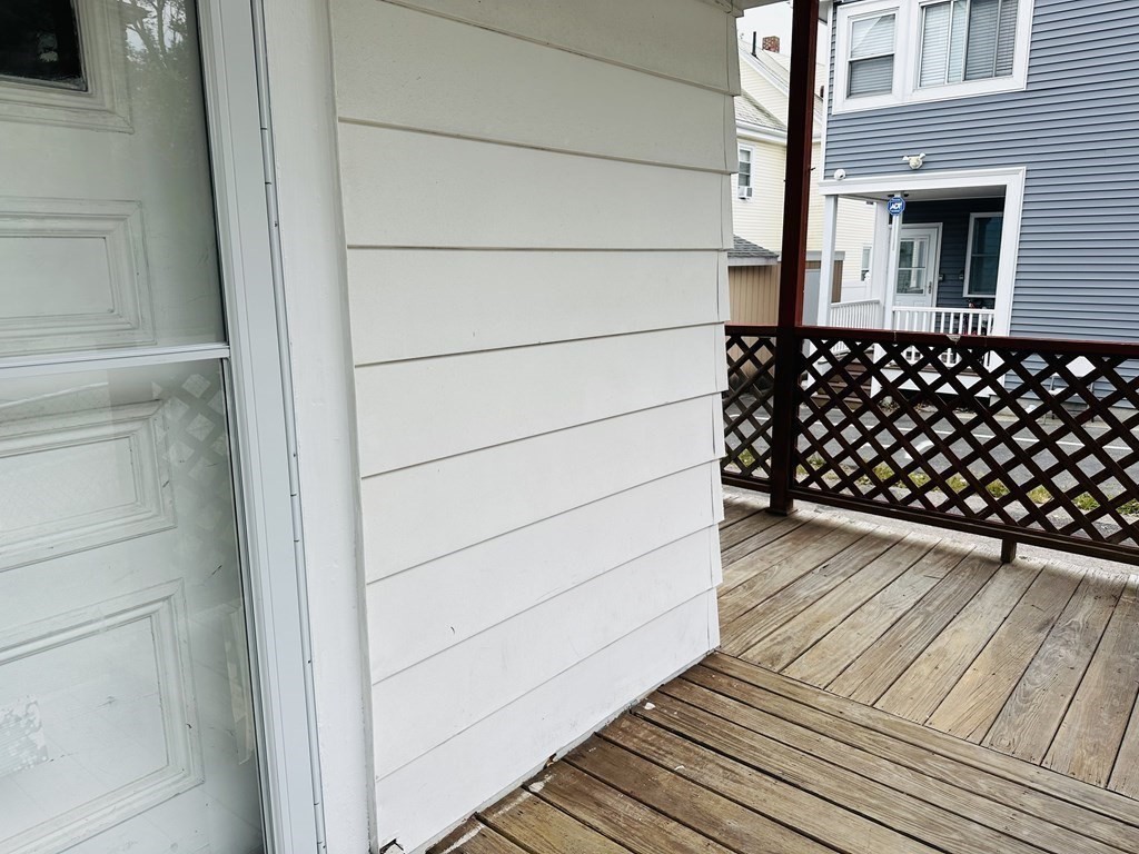 11 Botolph St Unit: 1FL