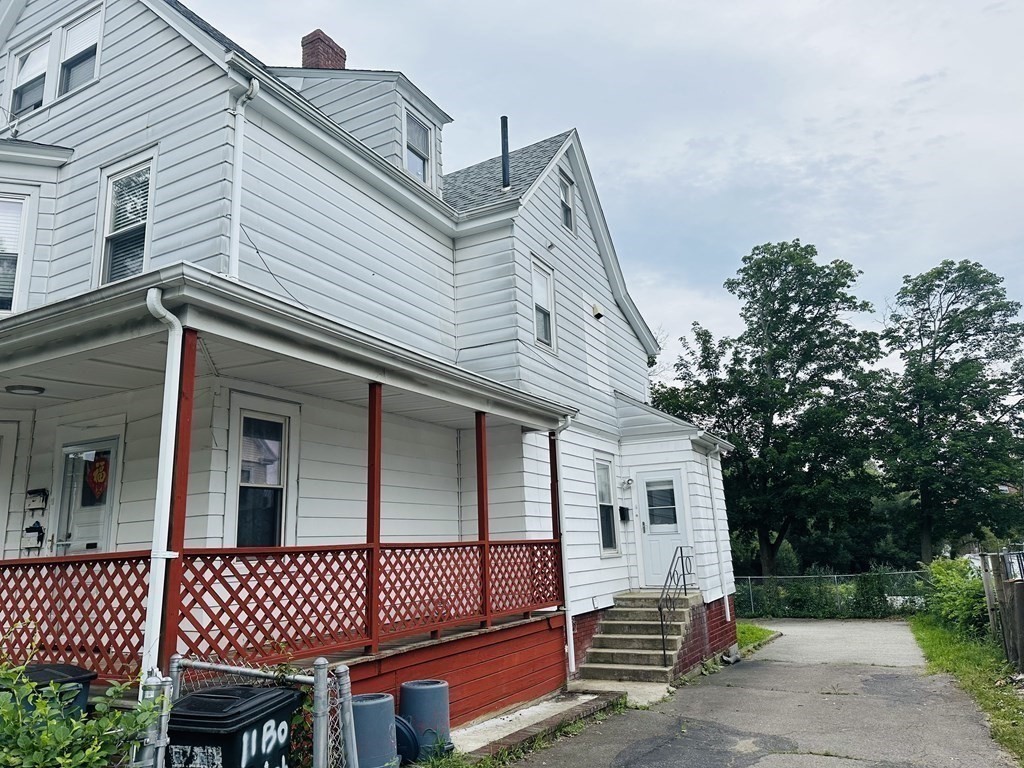 11 Botolph St Unit: 1FL