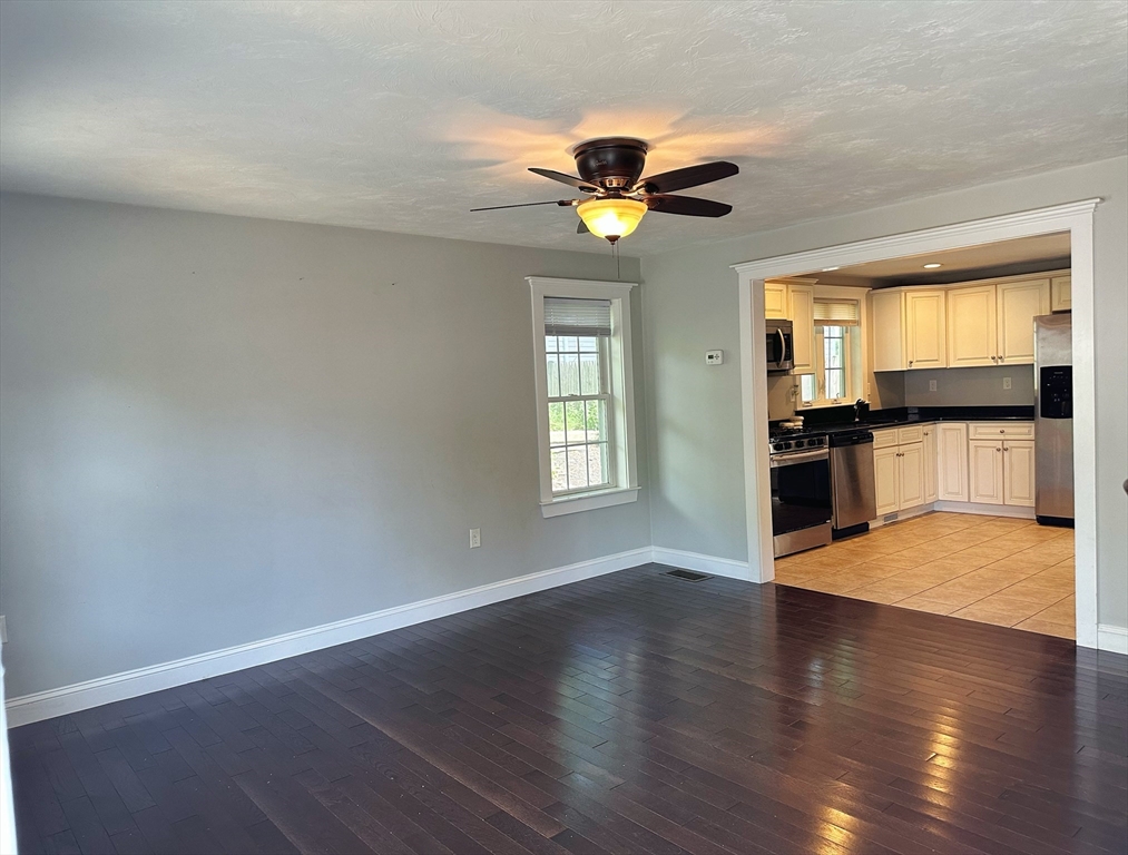 1142 Commercial St # 1
