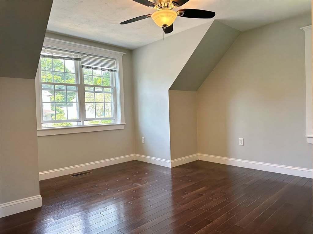 1142 Commercial St # 1