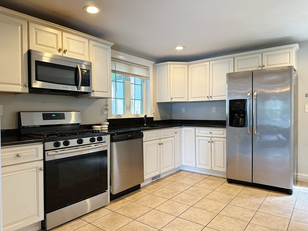 1142 Commercial St # 1