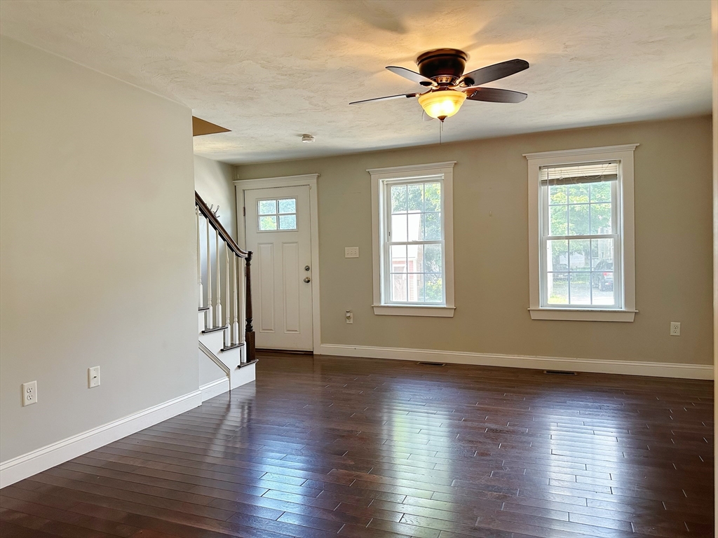 1142 Commercial St # 1