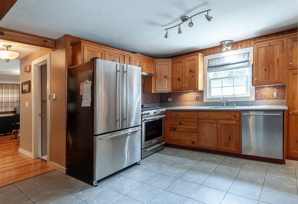 66 Steven Rd
