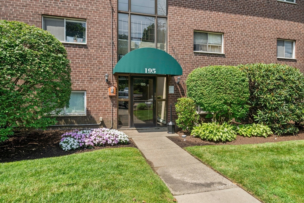 195 Independence Ave # 122