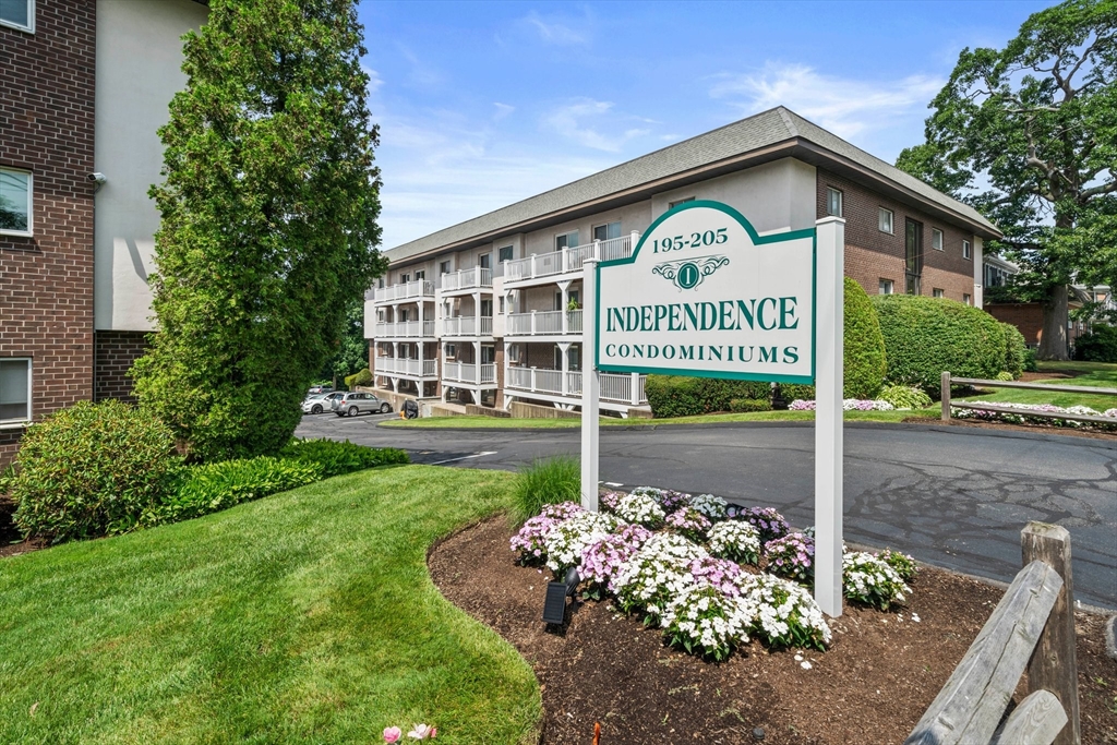 195 Independence Ave # 122