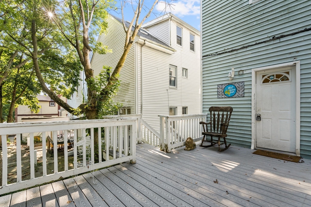 121 Austin St