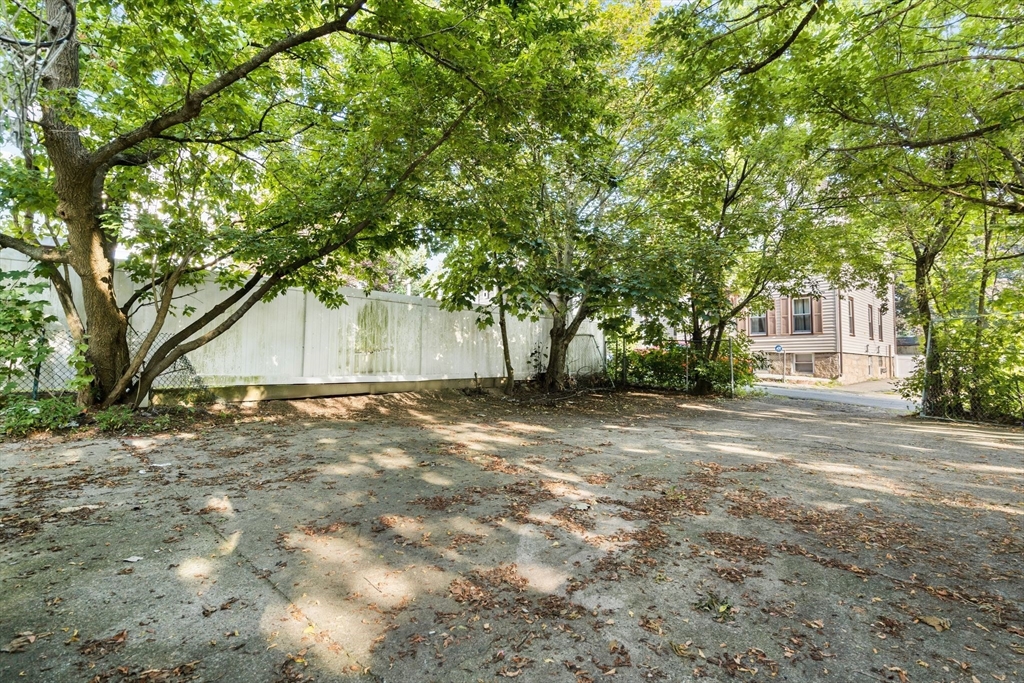 121 Austin St