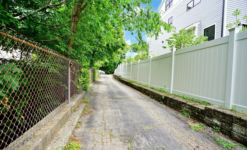 23-25 Parsons St # 23