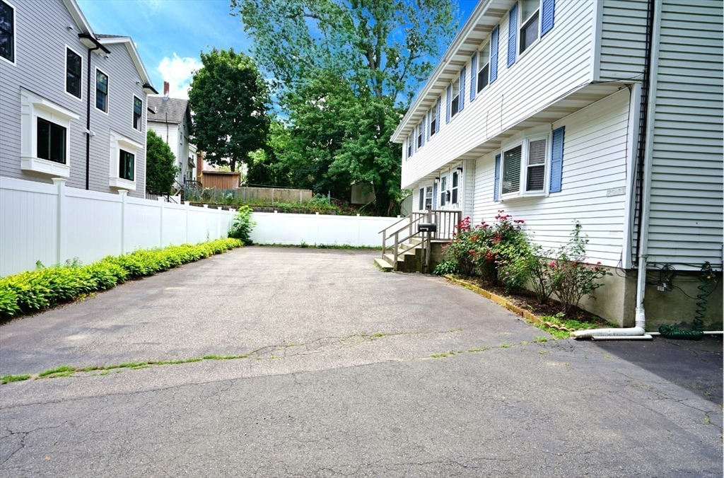 23-25 Parsons St # 23