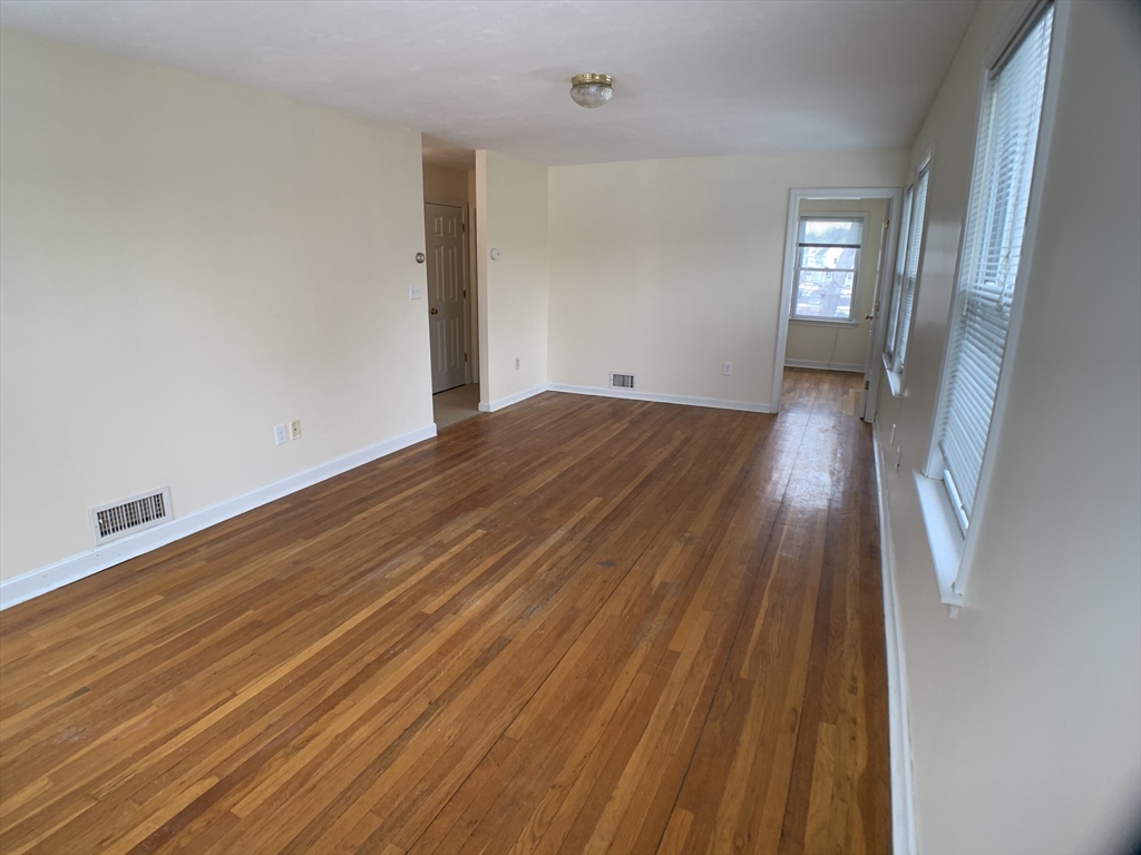 32 Ebbett Ave # 1R
