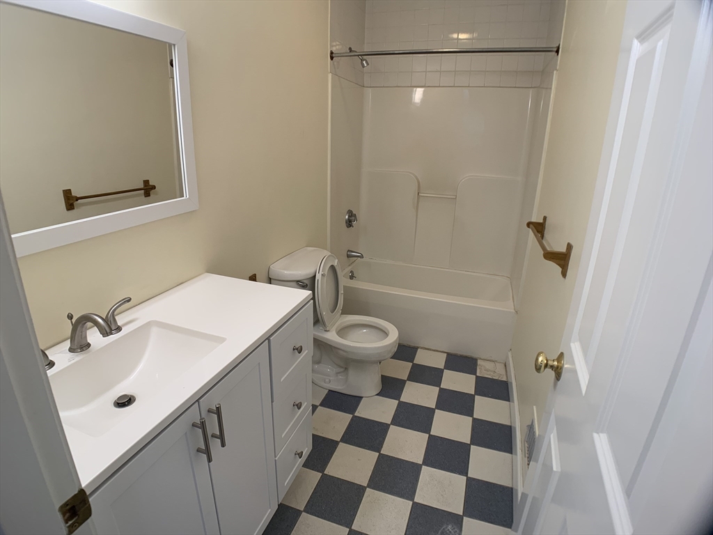 32 Ebbett Ave # 1R