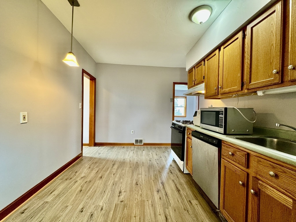 7 Rawson Rd # 3