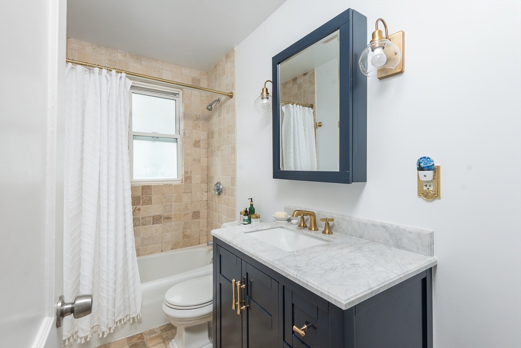 27 King St # 2