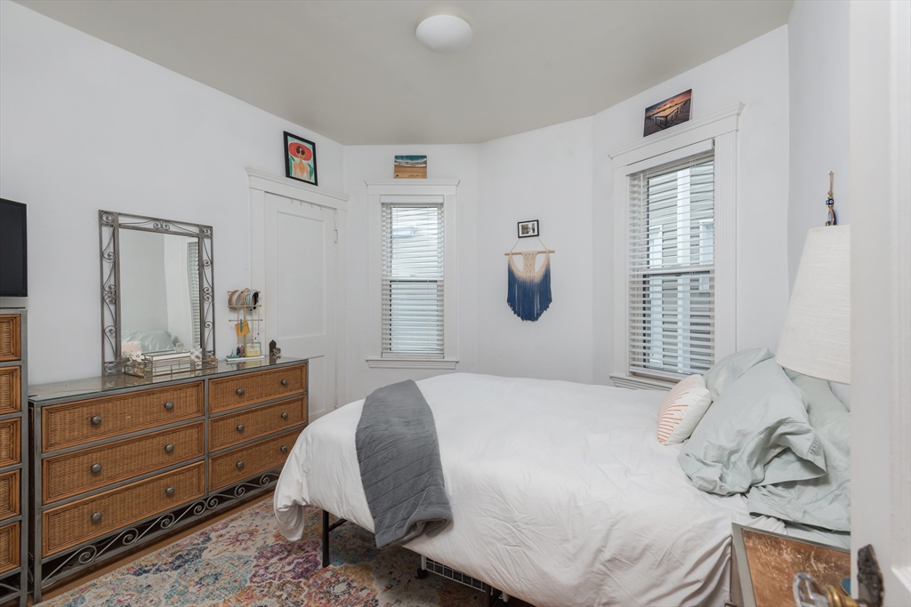 27 King St # 2