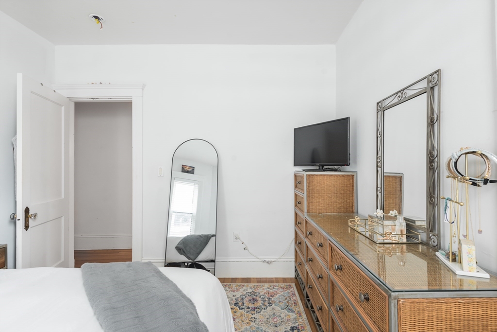 27 King St # 2