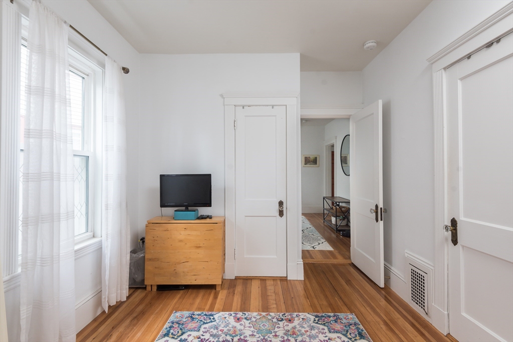 27 King St # 2