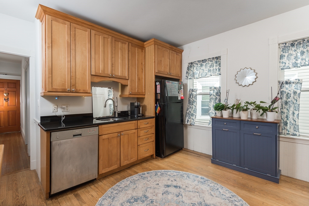 27 King St # 2