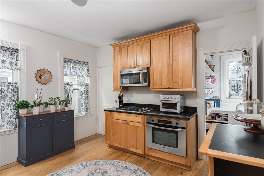 27 King St # 2