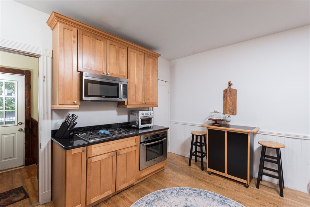 27 King St # 2