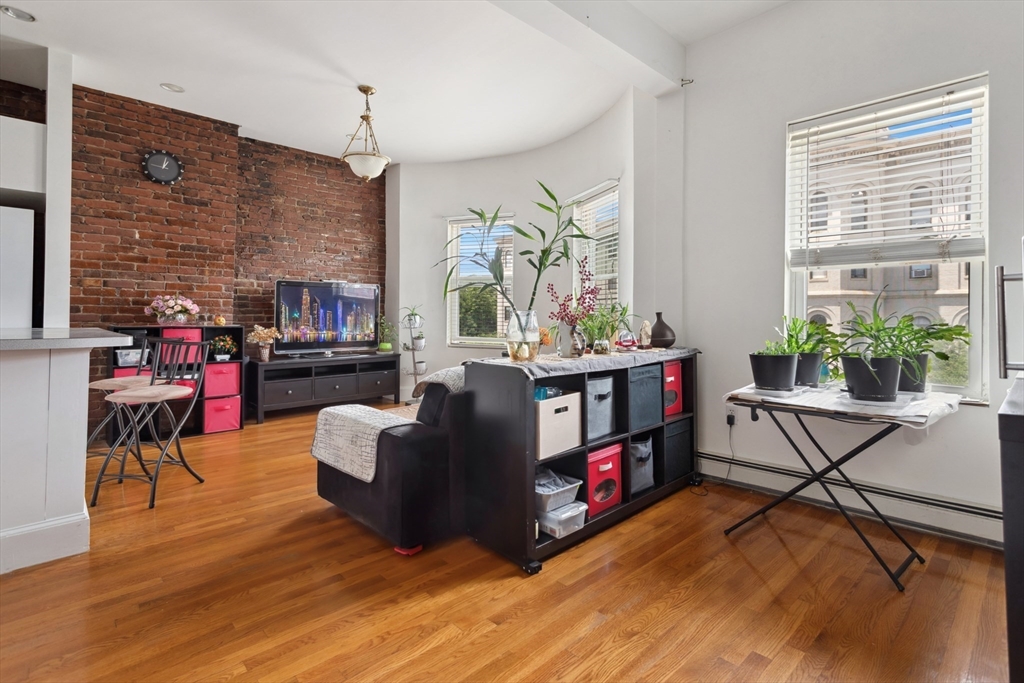 802 Tremont St # 3