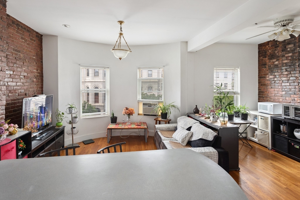 802 Tremont St # 3