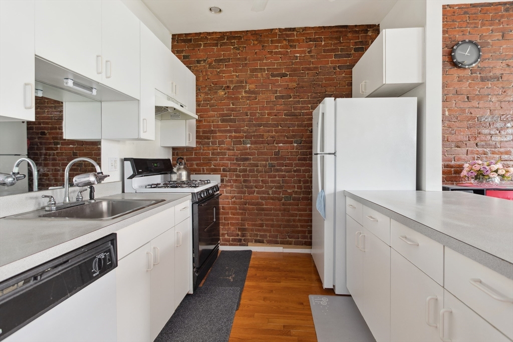 802 Tremont St # 3