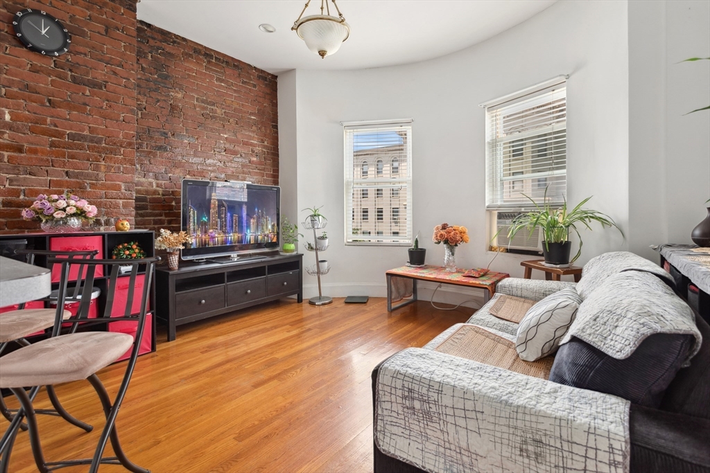 802 Tremont St # 3