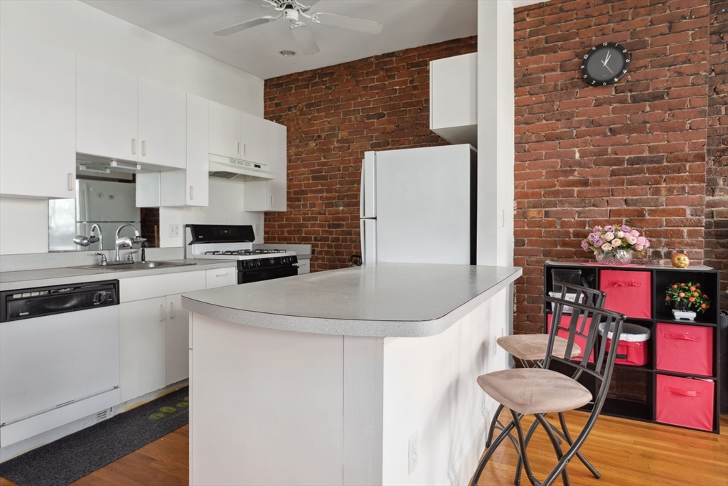 802 Tremont St # 3
