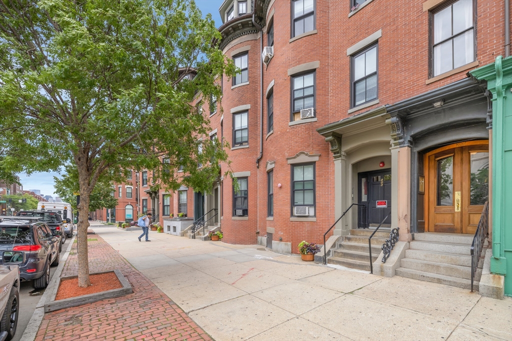 802 Tremont St # 3