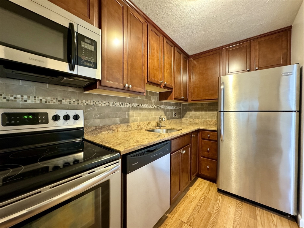 96 Fountain Ln # 11