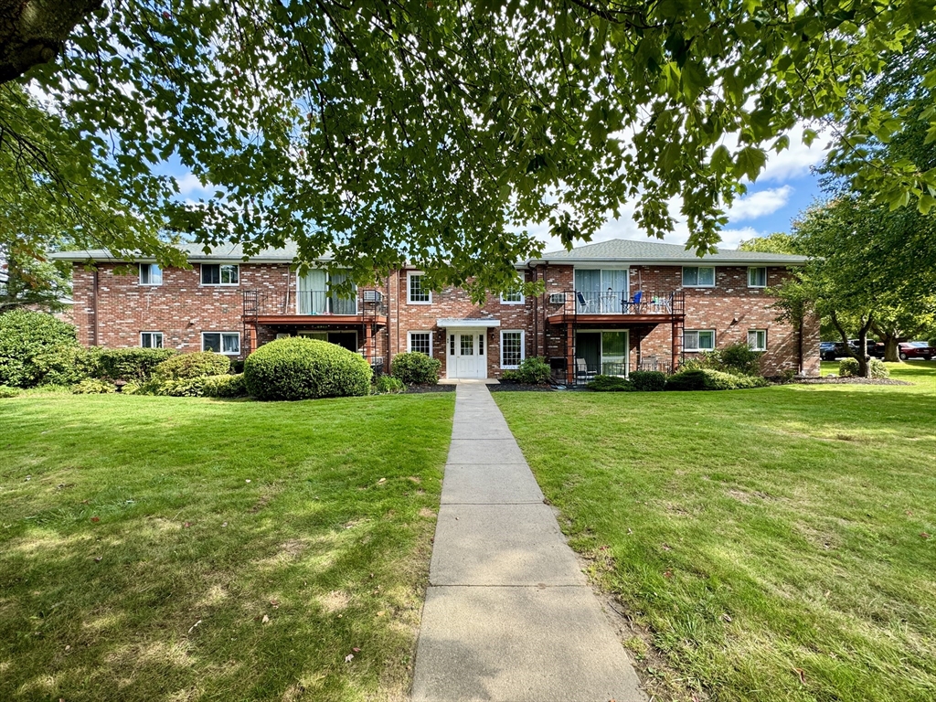 96 Fountain Ln # 11