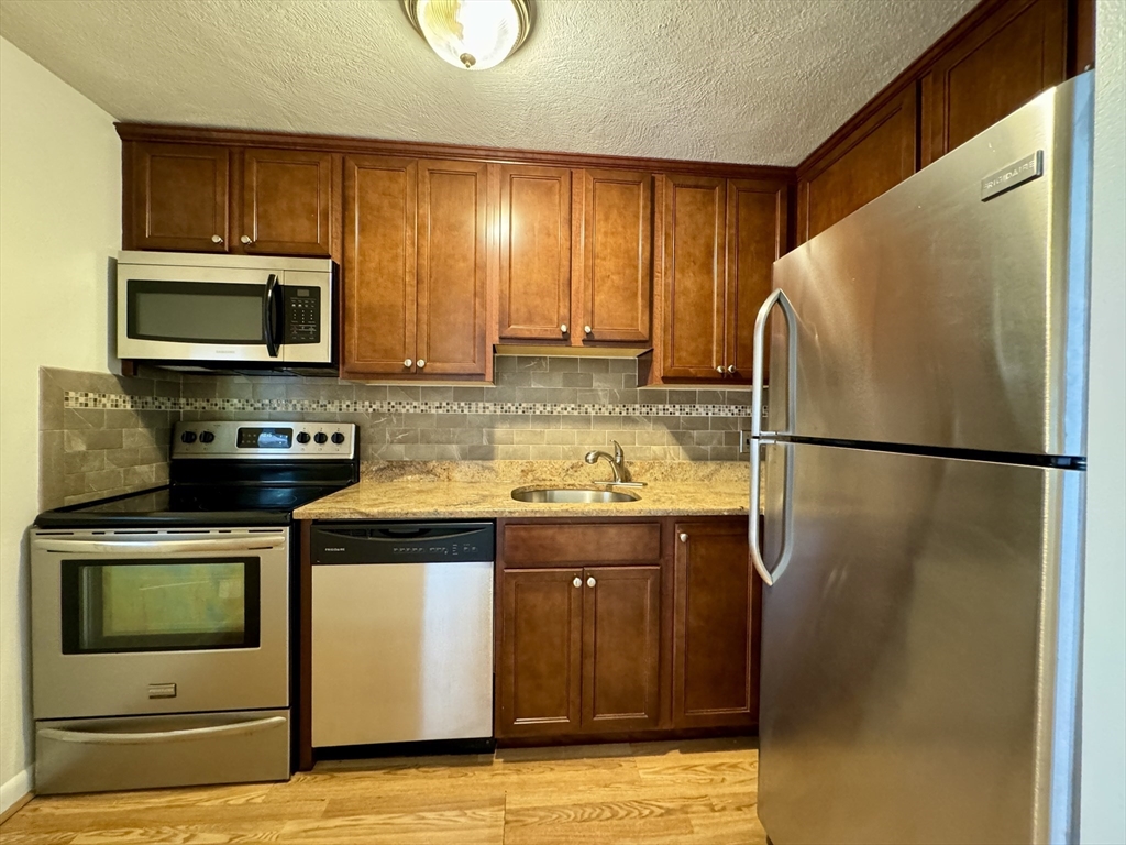 96 Fountain Ln # 11